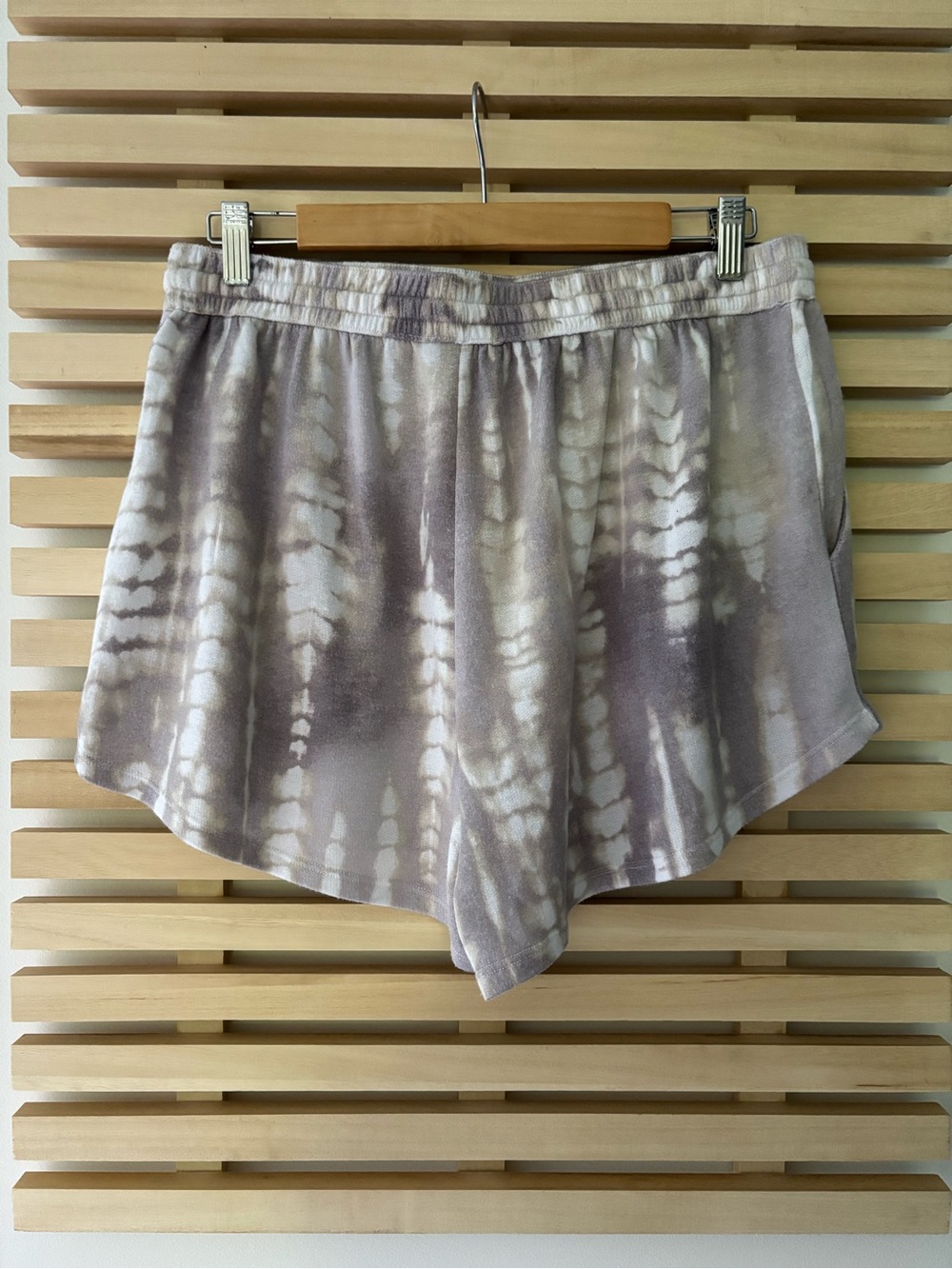 Lounge Set Dress Forum Los Angeles | Hoodie & Shorts | Size L | Cute & Comfy - Picture 6 of 8
